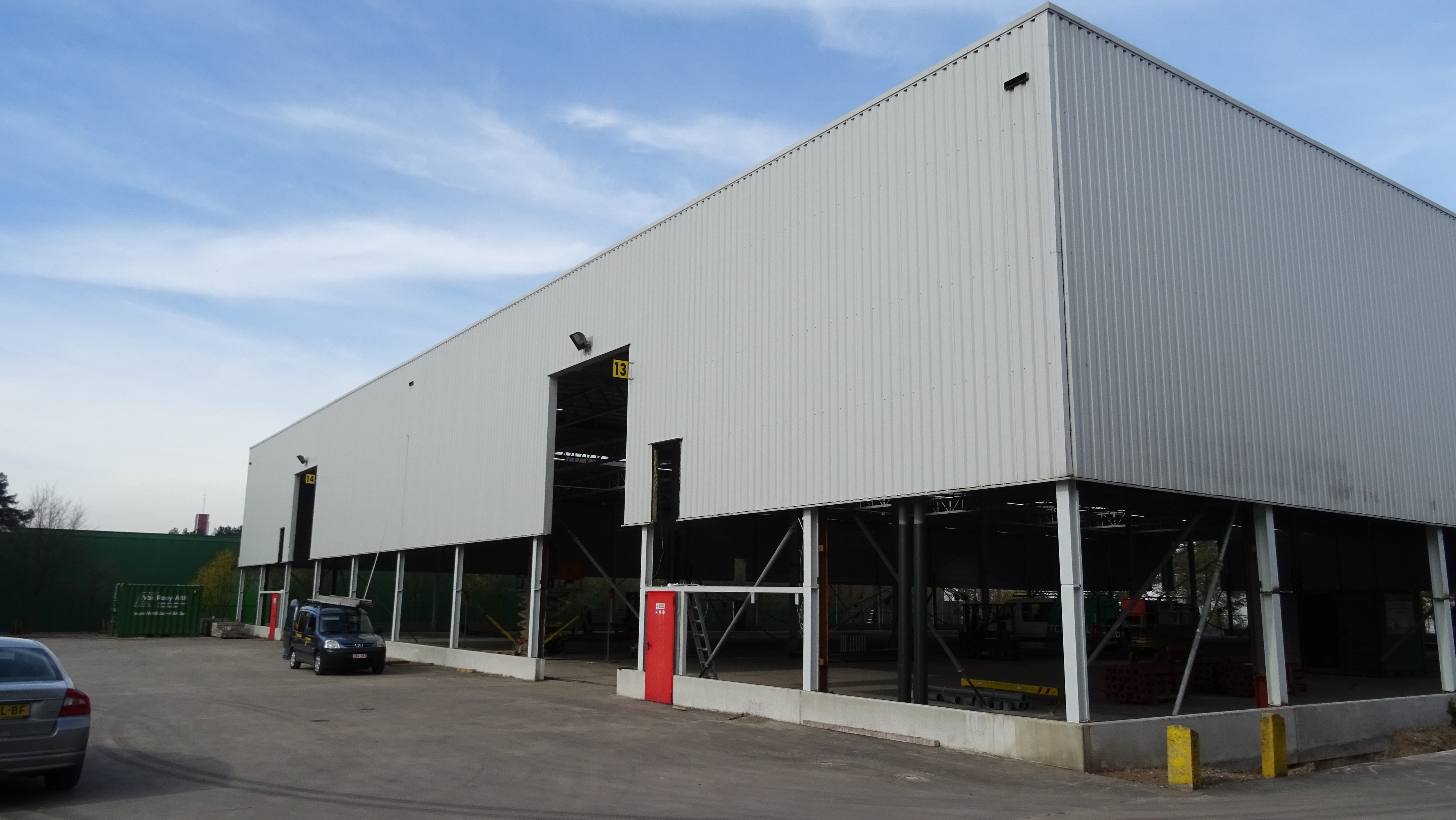 Bâtiment industriel ; rehaussement par le bas