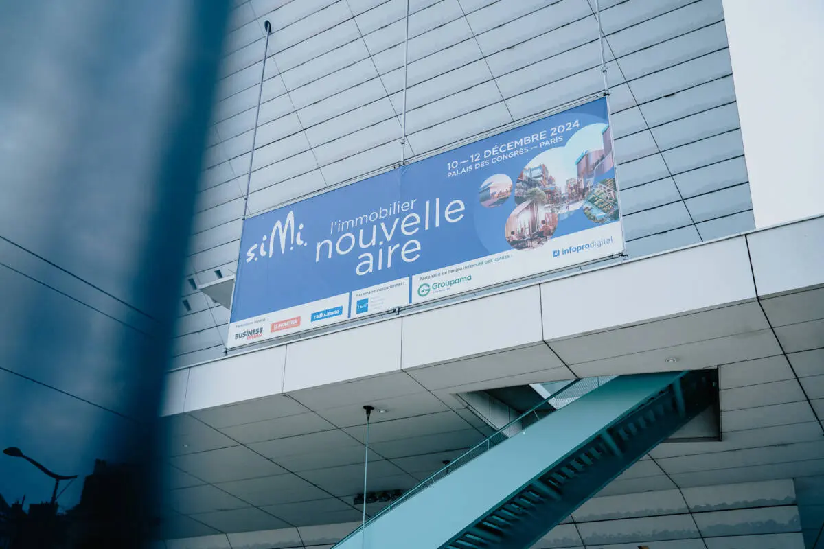Devanture Palais des Congrès Paris